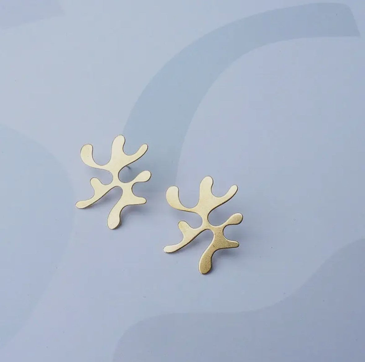 Flora Wavy Stud Earrings