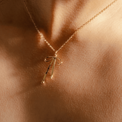 Falling Bow Pendant Necklace – 18k Gold Plated