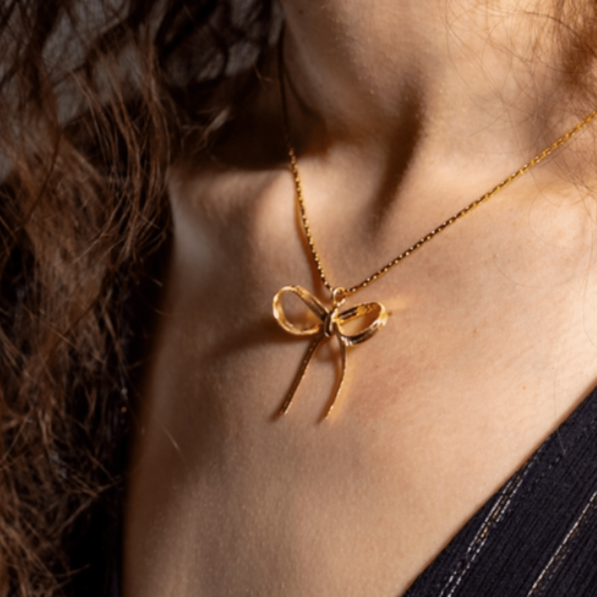 Snake Bow Pendant Necklace – 18k Gold Plated